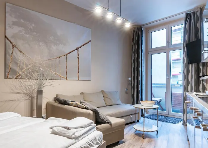 Upmarket Studio With Balcony In Friedrichshain